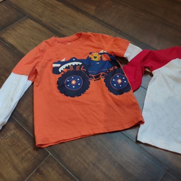 bundle of 2 • boys long sleeve t shirts 2T - Picture 2 of 6